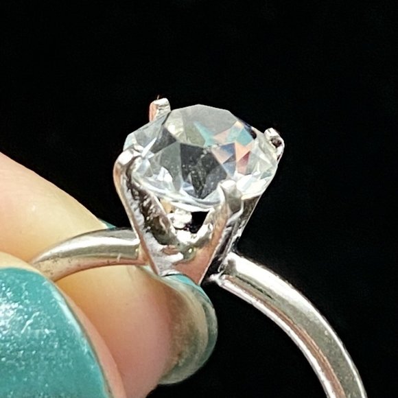 Pretty Quartz Or CZ Solitaire Brilliant Cut Silver Tone Ring Size 6.75 READ - Picture 9 of 9